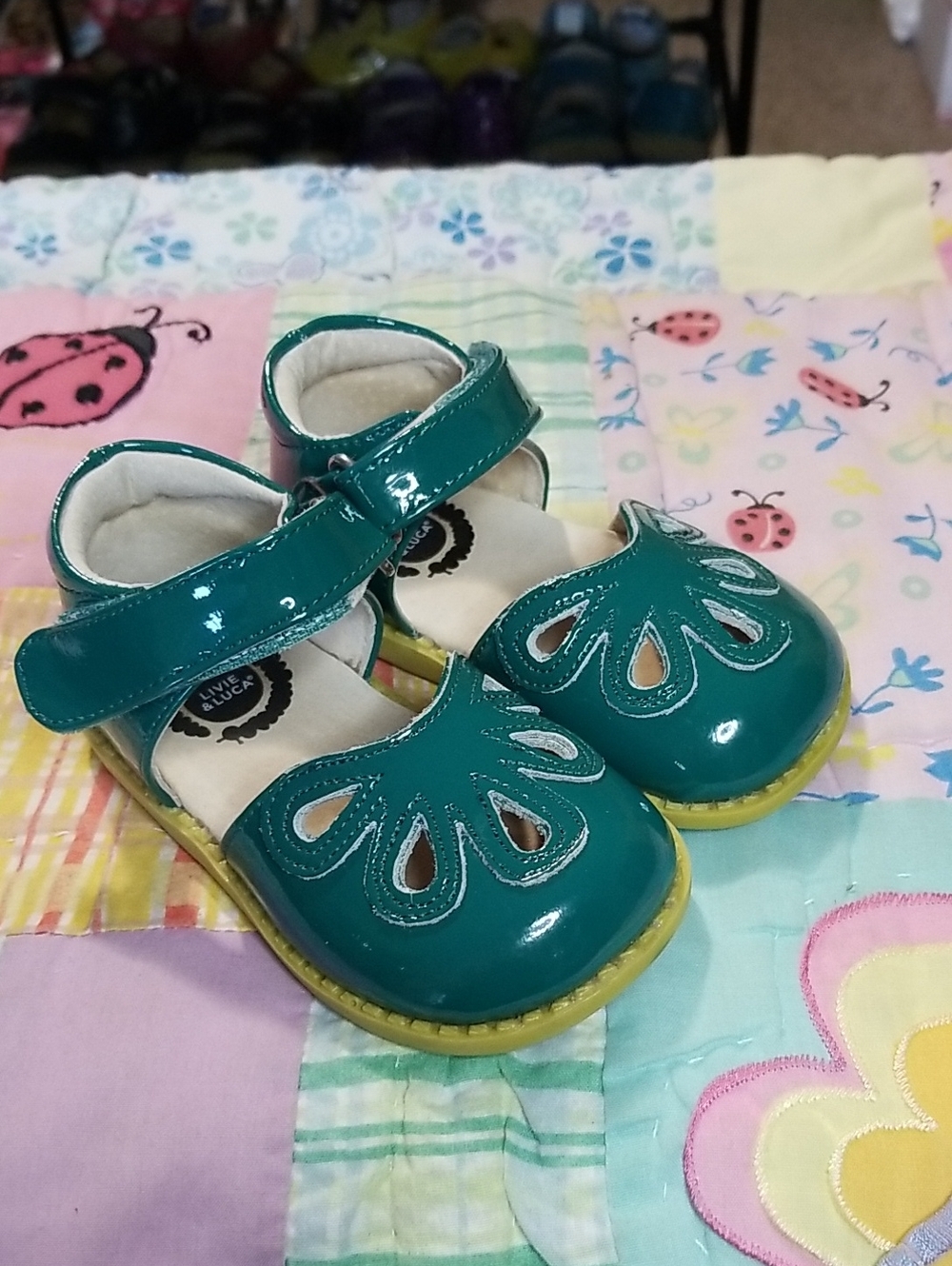 Livie & Luca Teal Patent Leather Mary Janes Size 5 Petals EUC/VGUC